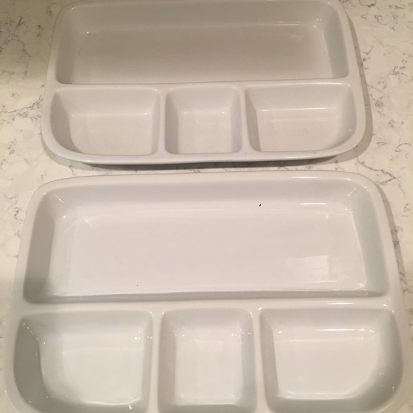 Crate&Barrel Dining Set Of 2 Ceramic Tv Dinner Plates Nostalgic